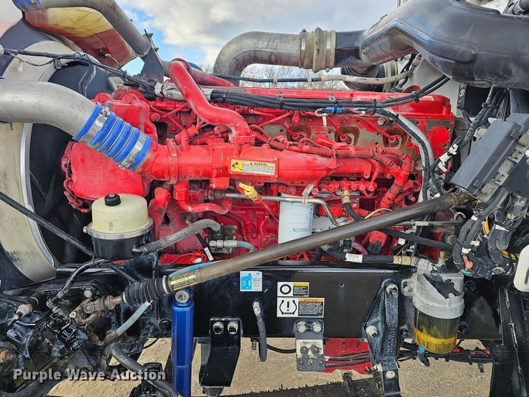image for item KG9526 2016 Peterbilt 389  semi truck