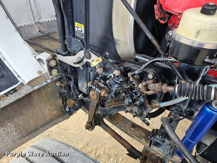 image for item KG9526 2016 Peterbilt 389  semi truck