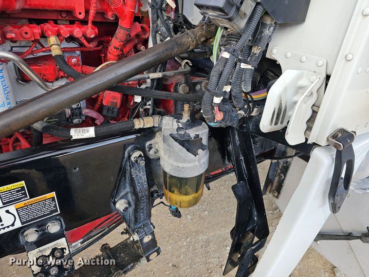 image for item KG9526 2016 Peterbilt 389  semi truck