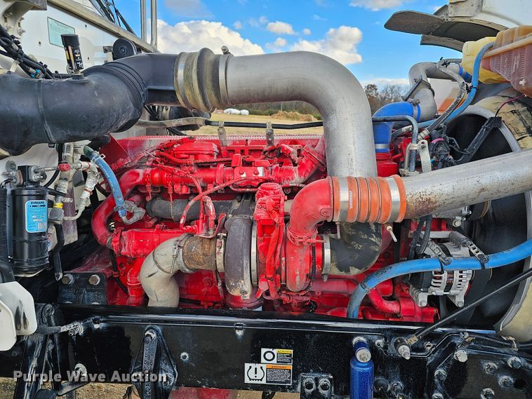 image for item KG9526 2016 Peterbilt 389  semi truck