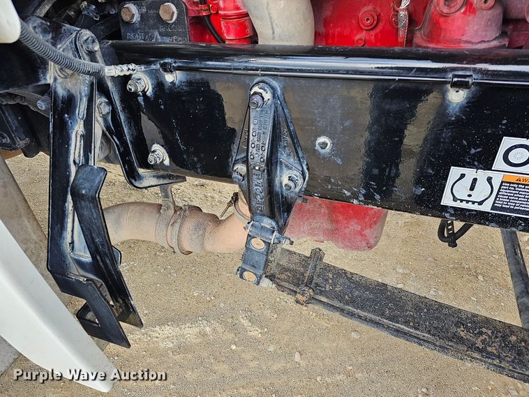 image for item KG9526 2016 Peterbilt 389  semi truck