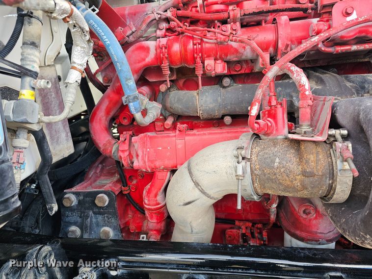 image for item KG9526 2016 Peterbilt 389  semi truck