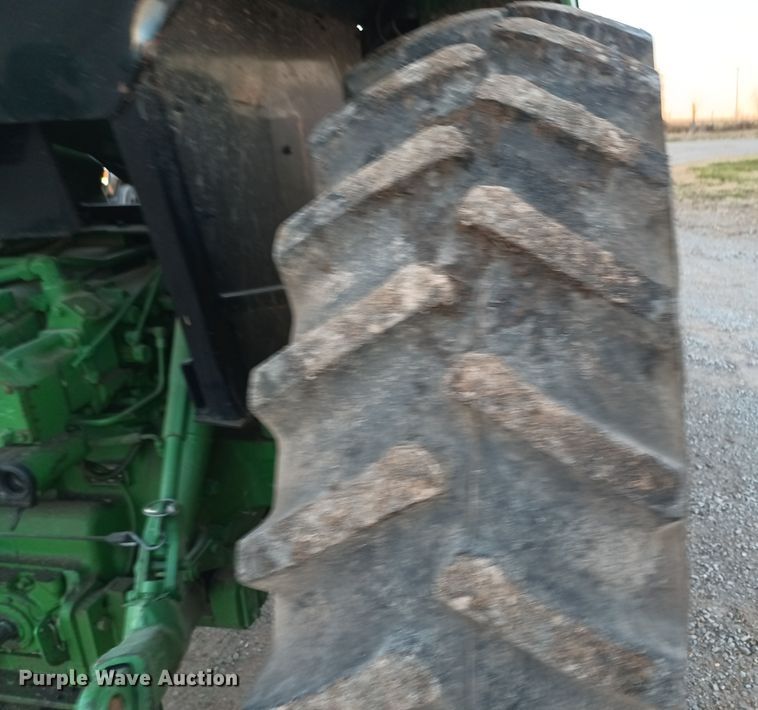 image for item KG9549 1985 John Deere 4050  tractor