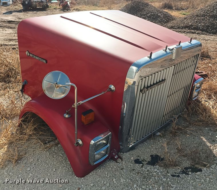 image for item KG9561 International  cab and hood