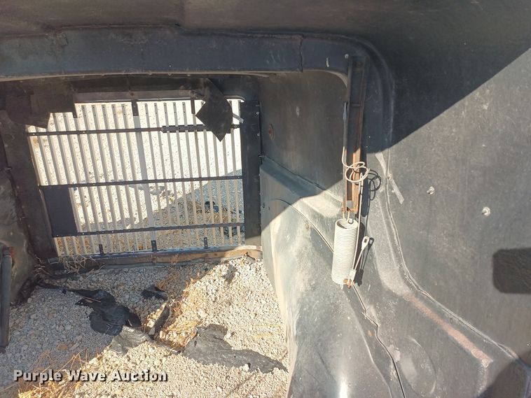 image for item KG9561 International  cab and hood