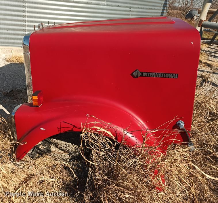image for item KG9561 International  cab and hood