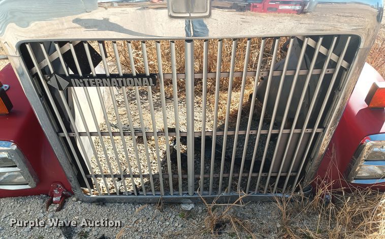 image for item KG9561 International  cab and hood