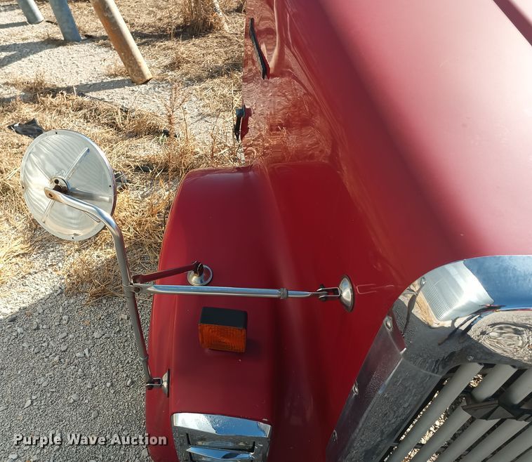 image for item KG9561 International  cab and hood