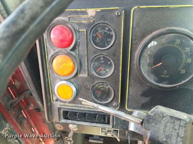 image for item KG9561 International  cab and hood