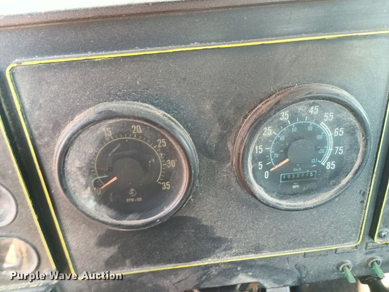 image for item KG9561 International  cab and hood