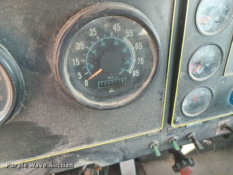 image for item KG9561 International  cab and hood