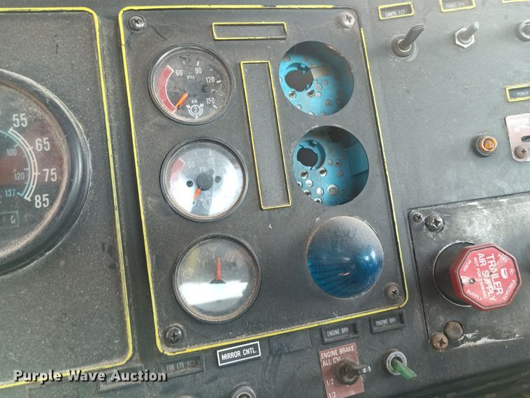 image for item KG9561 International  cab and hood