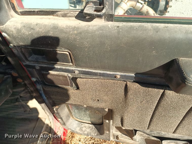 image for item KG9561 International  cab and hood