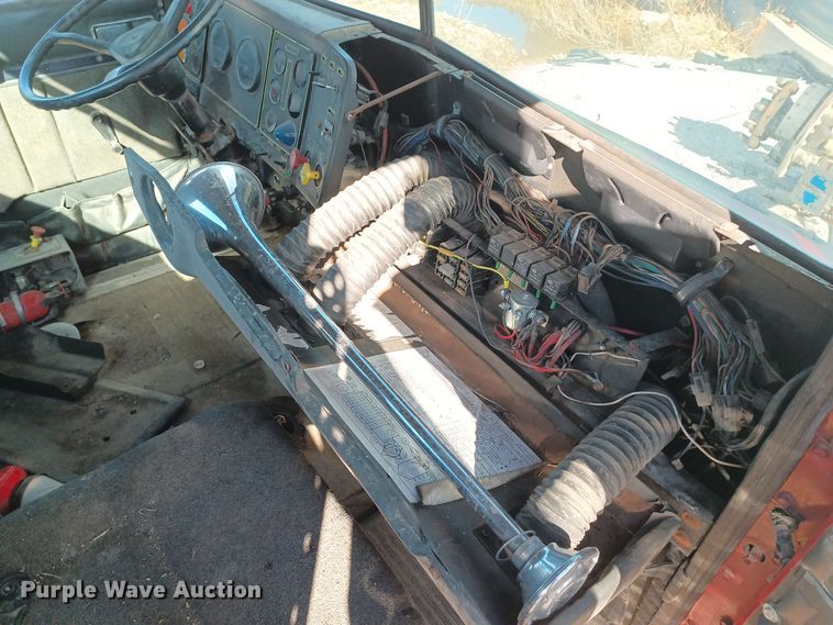 image for item KG9561 International  cab and hood