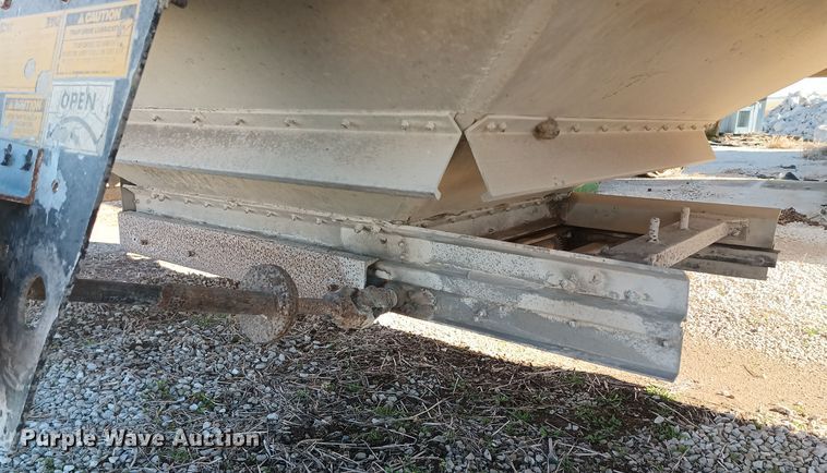 image for item KG9563 1988 Wilson DWH-200  grain trailer