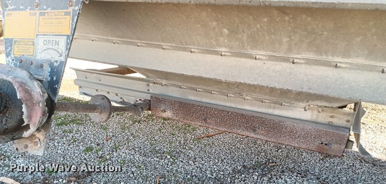 image for item KG9563 1988 Wilson DWH-200  grain trailer