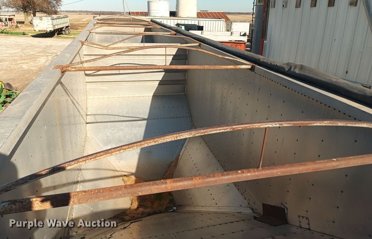 image for item KG9563 1988 Wilson DWH-200  grain trailer