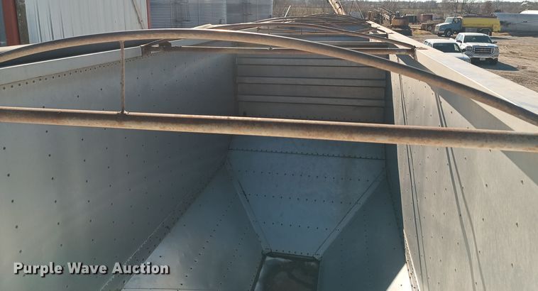 image for item KG9563 1988 Wilson DWH-200  grain trailer