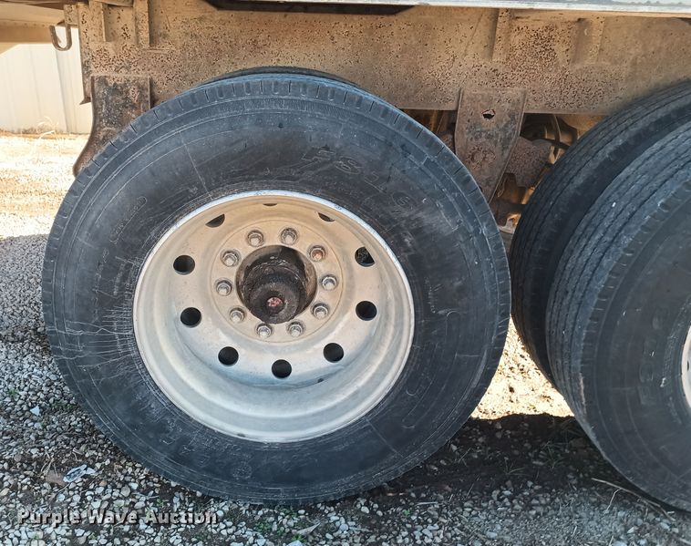 image for item KG9563 1988 Wilson DWH-200  grain trailer