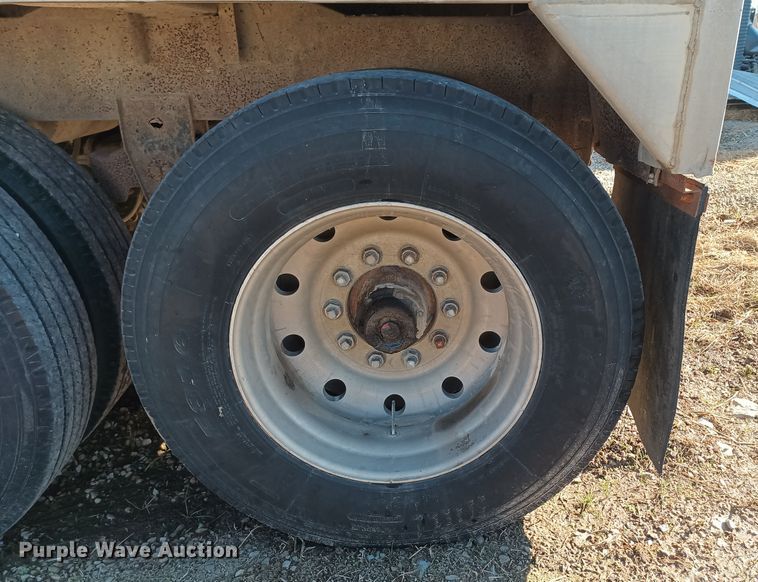 image for item KG9563 1988 Wilson DWH-200  grain trailer