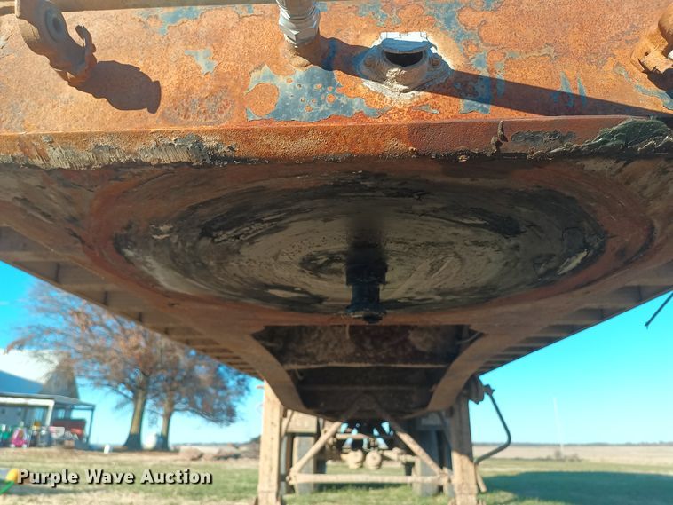 image for item KG9567 1993 East  end dump trailer