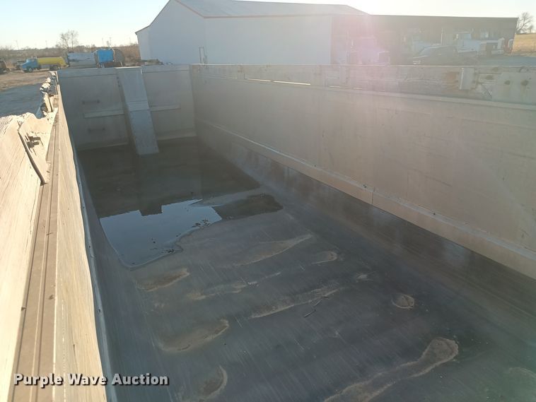 image for item KG9567 1993 East  end dump trailer