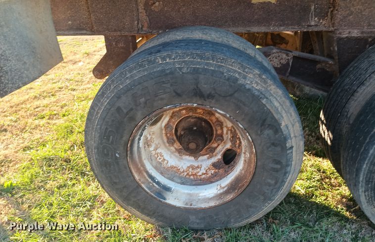 image for item KG9567 1993 East  end dump trailer