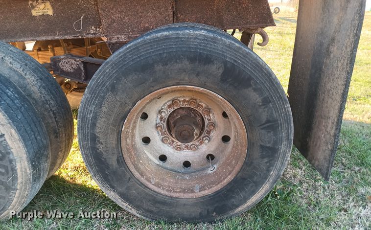 image for item KG9567 1993 East  end dump trailer