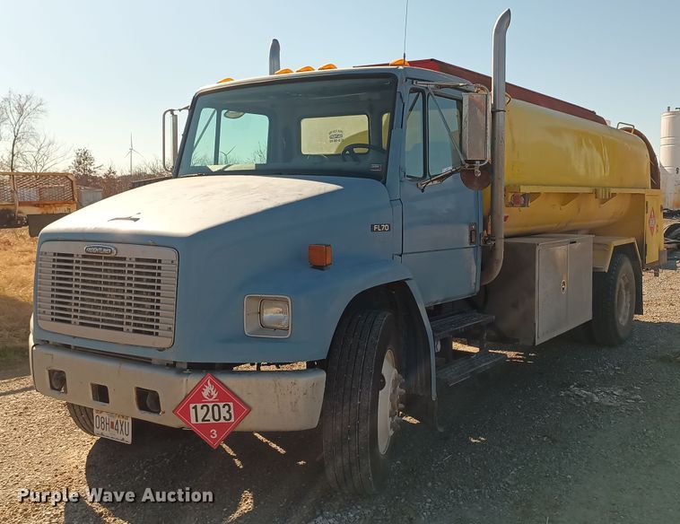 image for item KG9579 2001 Freightliner FL70  fuel truck