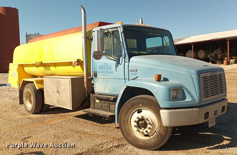 image for item KG9579 2001 Freightliner FL70  fuel truck