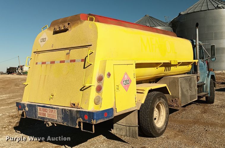 image for item KG9579 2001 Freightliner FL70  fuel truck