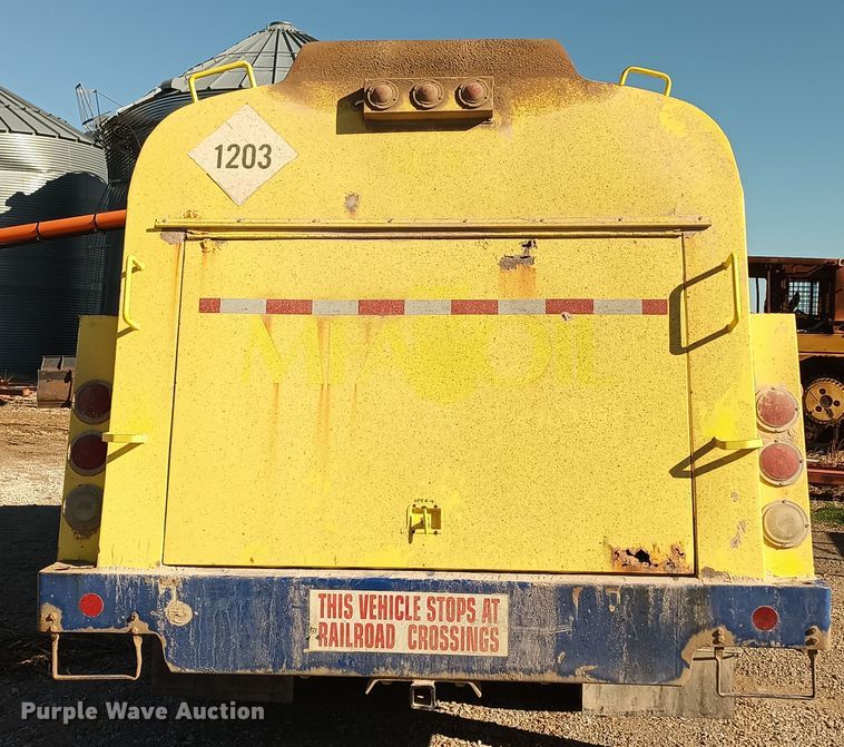 image for item KG9579 2001 Freightliner FL70  fuel truck