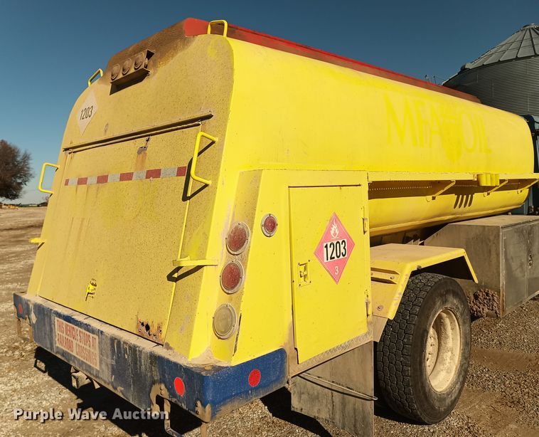 image for item KG9579 2001 Freightliner FL70  fuel truck