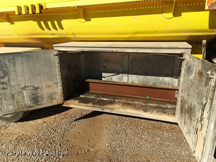 image for item KG9579 2001 Freightliner FL70  fuel truck