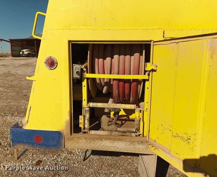 image for item KG9579 2001 Freightliner FL70  fuel truck