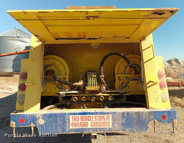 image for item KG9579 2001 Freightliner FL70  fuel truck