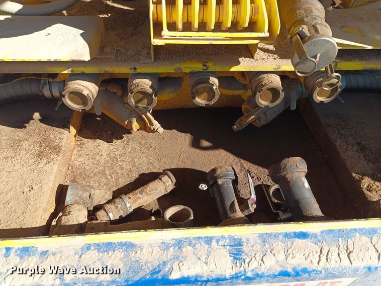 image for item KG9579 2001 Freightliner FL70  fuel truck