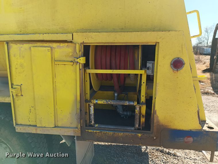 image for item KG9579 2001 Freightliner FL70  fuel truck