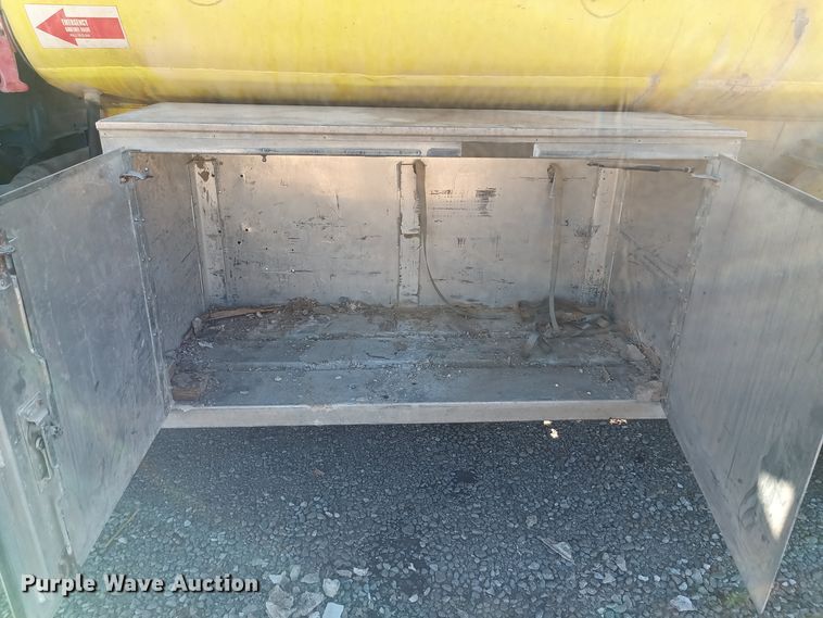 image for item KG9579 2001 Freightliner FL70  fuel truck