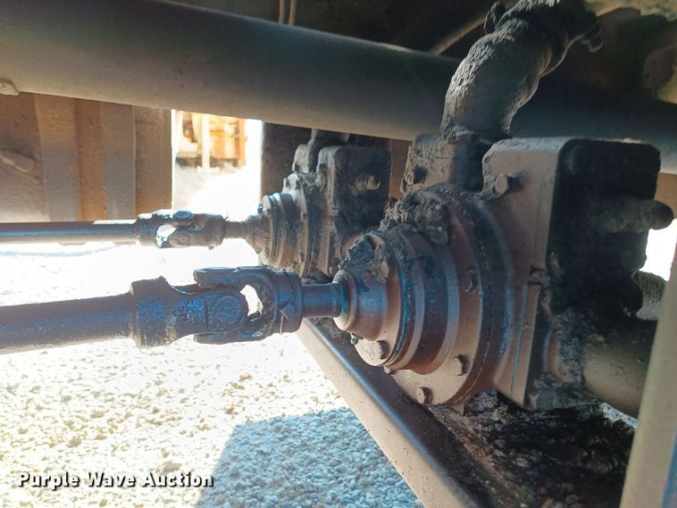 image for item KG9579 2001 Freightliner FL70  fuel truck