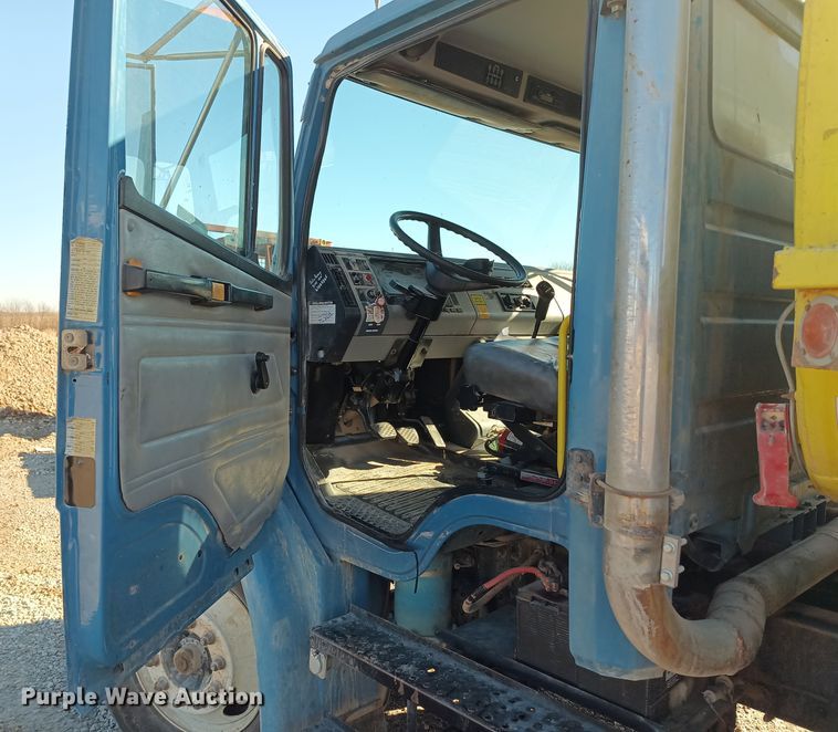 image for item KG9579 2001 Freightliner FL70  fuel truck