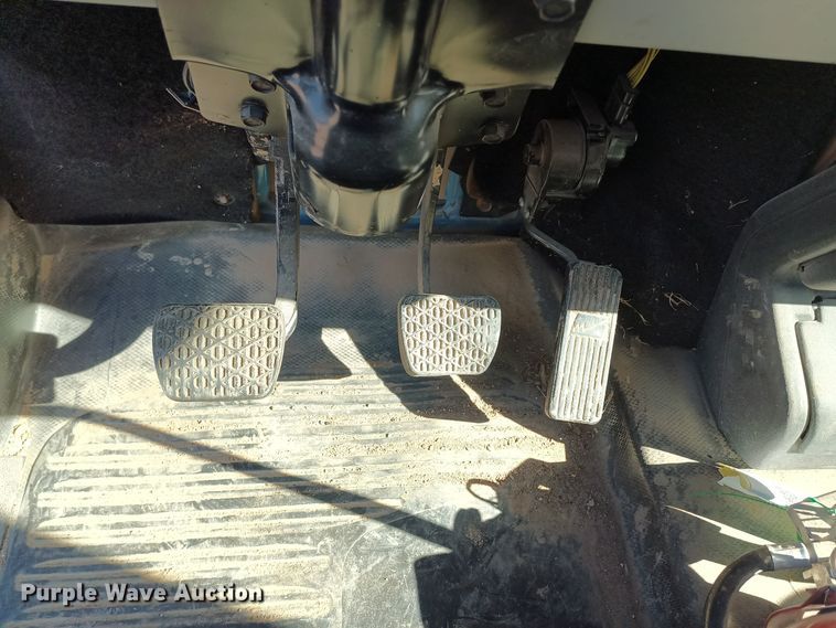 image for item KG9579 2001 Freightliner FL70  fuel truck