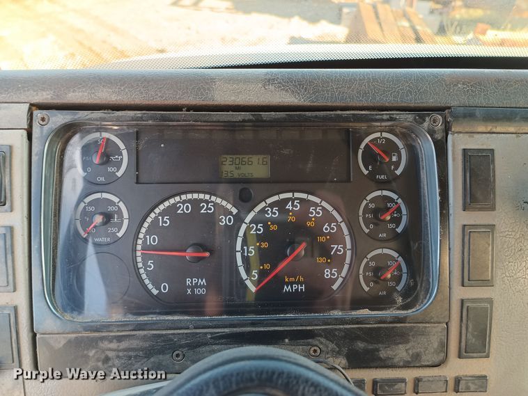 image for item KG9579 2001 Freightliner FL70  fuel truck