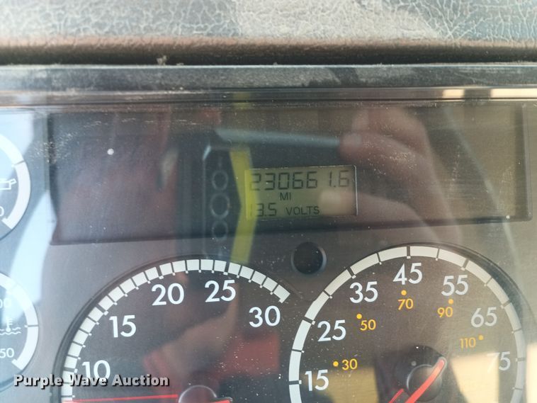 image for item KG9579 2001 Freightliner FL70  fuel truck