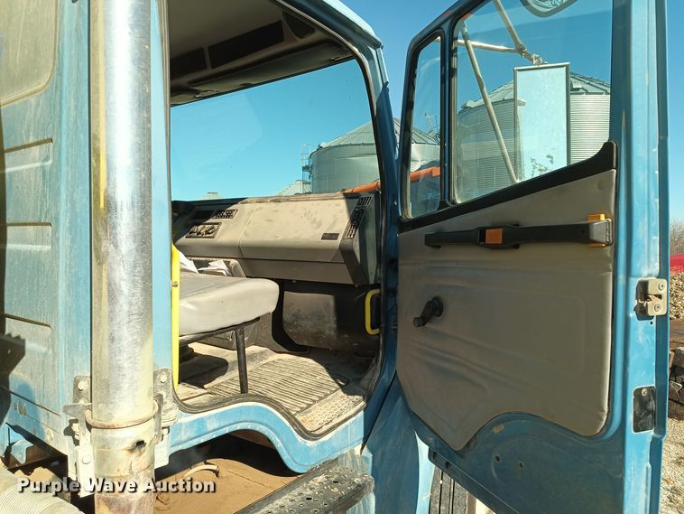 image for item KG9579 2001 Freightliner FL70  fuel truck