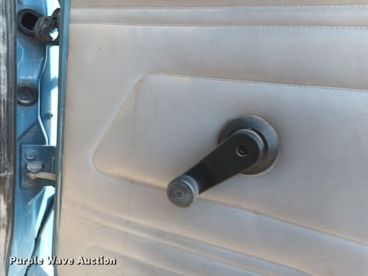 image for item KG9579 2001 Freightliner FL70  fuel truck