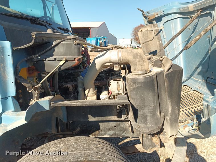 image for item KG9579 2001 Freightliner FL70  fuel truck
