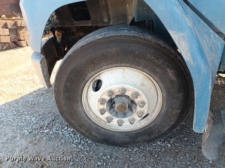 image for item KG9579 2001 Freightliner FL70  fuel truck