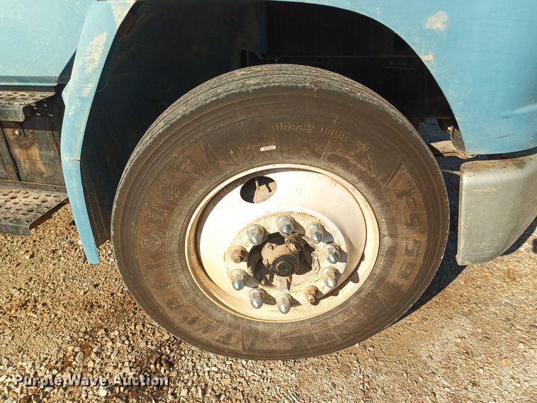 image for item KG9579 2001 Freightliner FL70  fuel truck