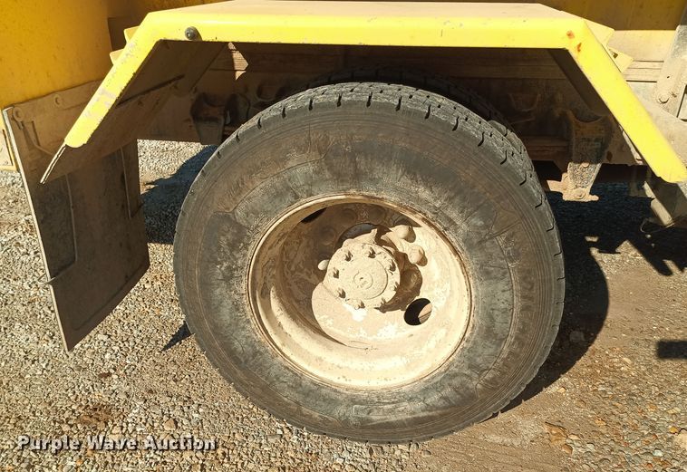 image for item KG9579 2001 Freightliner FL70  fuel truck